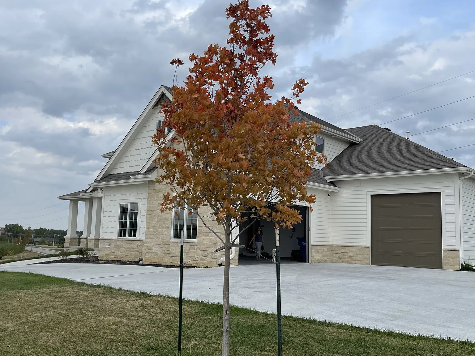 5 bed, 3.5 bath, 3149 sqft, $6,000 — Photo 2