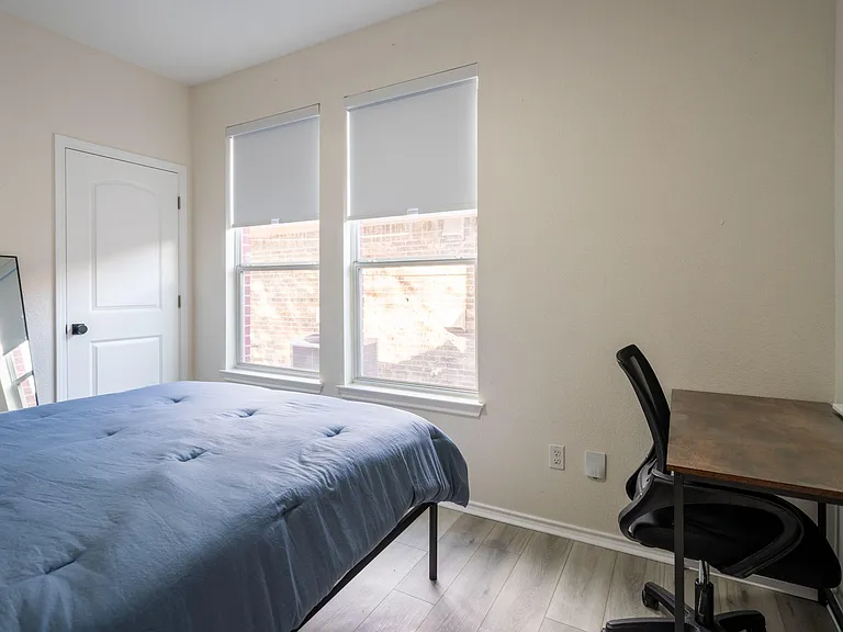 Short Springs Dr — Photo 3