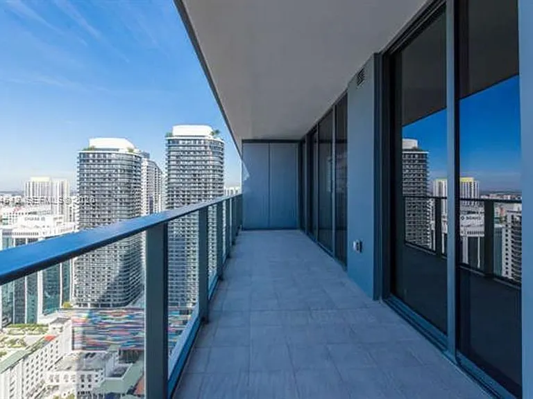 1000 Brickell Plz #CU-4104 — Photo 32