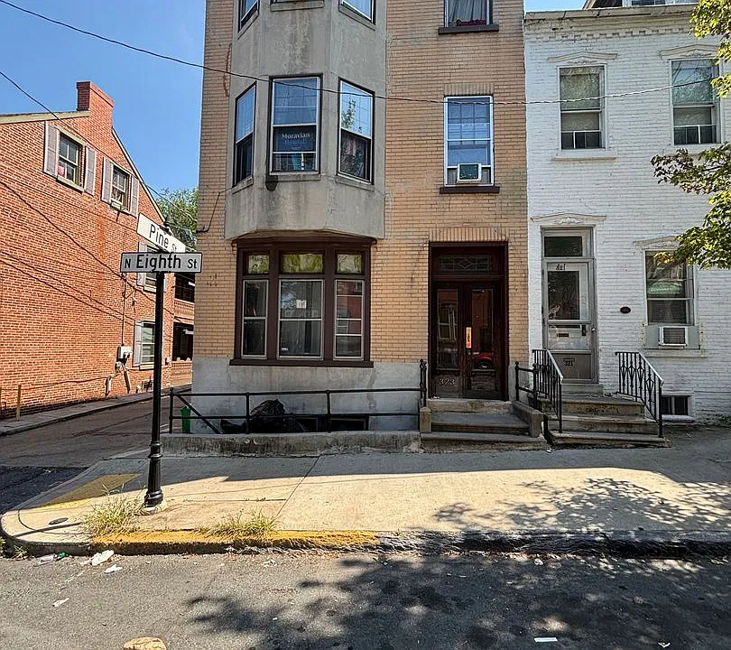323 N 8th St