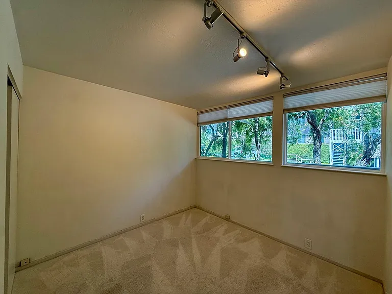 30 Andrew Dr #121 — Photo 15
