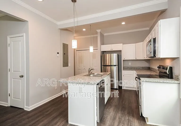 393 Atwood St SW — Photo 6