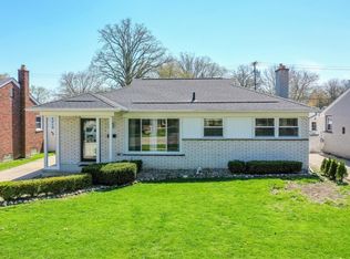 22900 Edgewood St, Saint Clair Shores, MI 48080