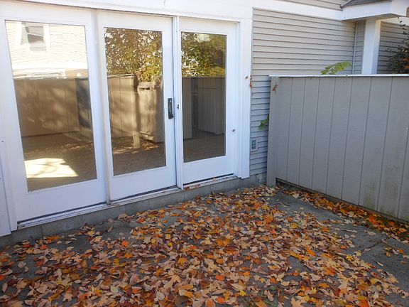 5th image of 165 S Westmoor Ave APT D