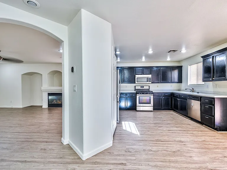 949 Medina De Leon Ave — Photo 7