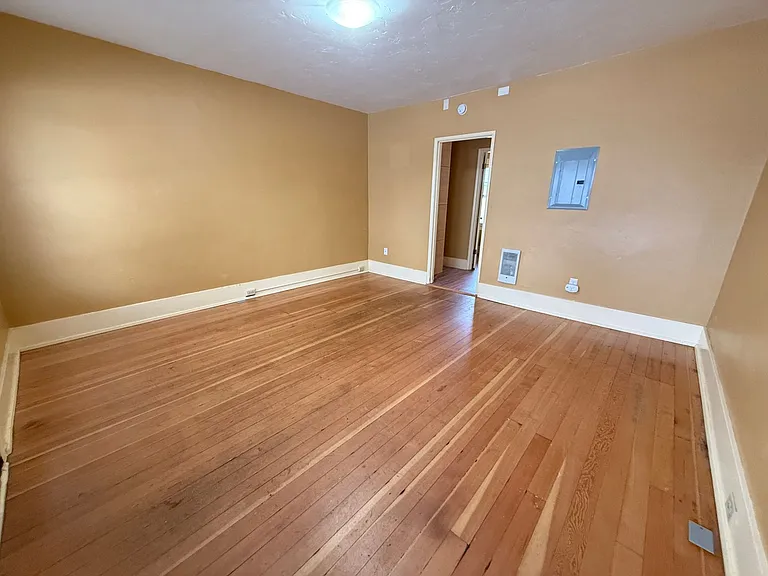136 NW Florida Ave #1 — Photo 4