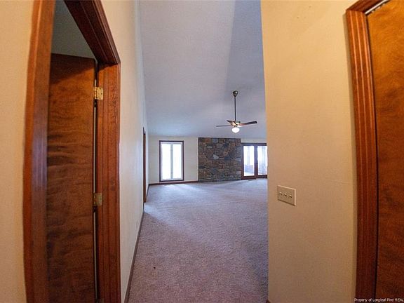 4th image of 510 Lakeside Ln