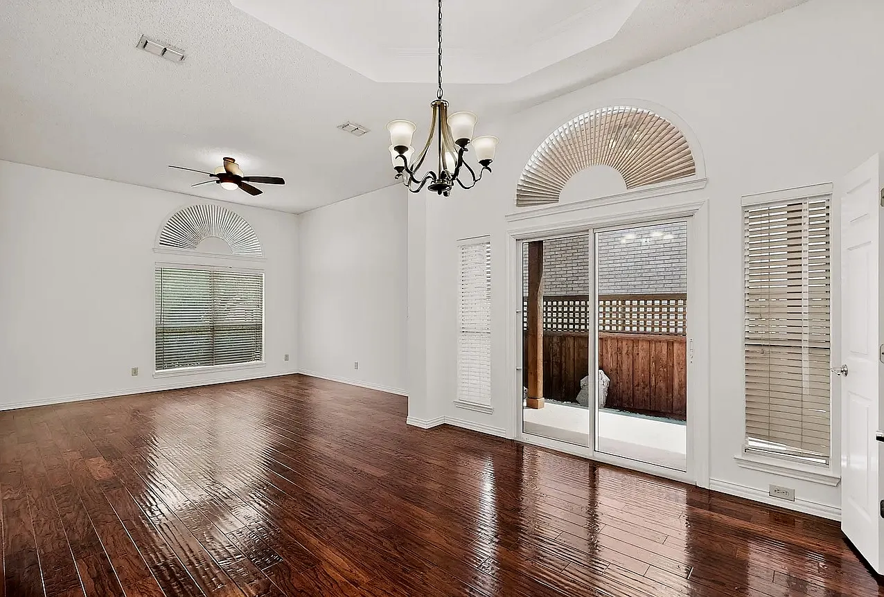 4 bed, 2.5 bath, 2490 sqft, $3,500 — Photo 4
