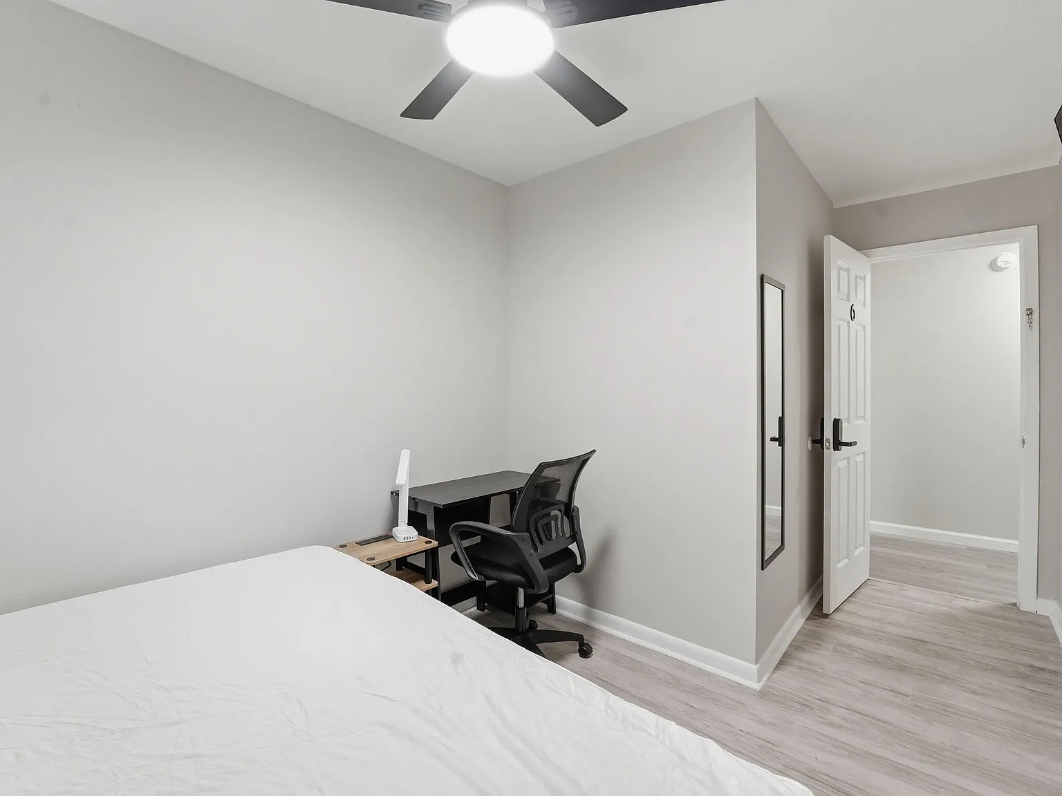 4 bed, 3.0 bath, 2060 sqft, $979 — Photo 2