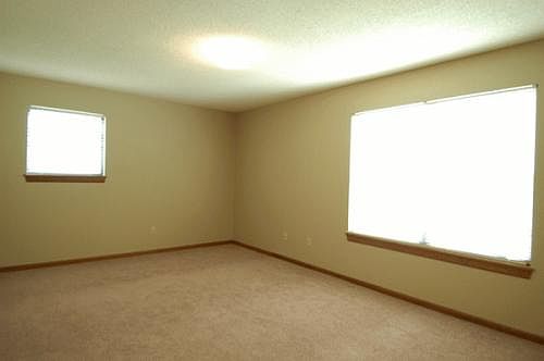 1st image of 1023 NE Lindsay Ave