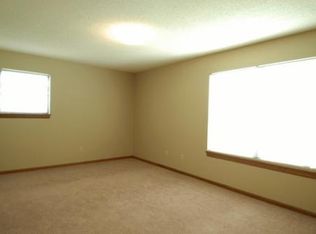 1023 NE Lindsay Ave, Lees Summit, MO 64086