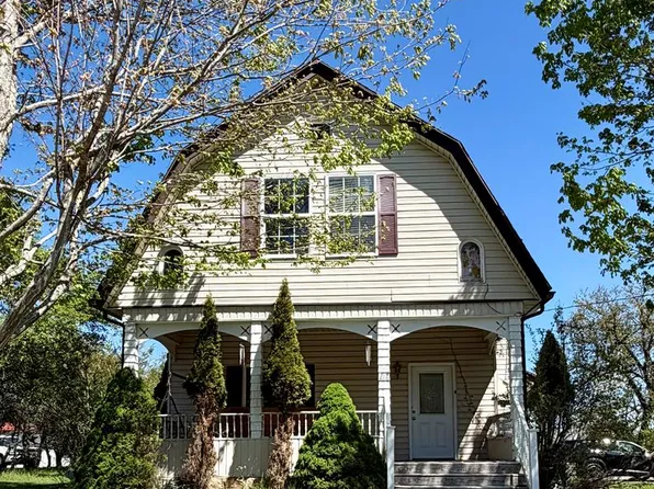 217 E Vermillion St, Athens, WV 24712