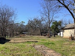 1st image of 906 Virginia St