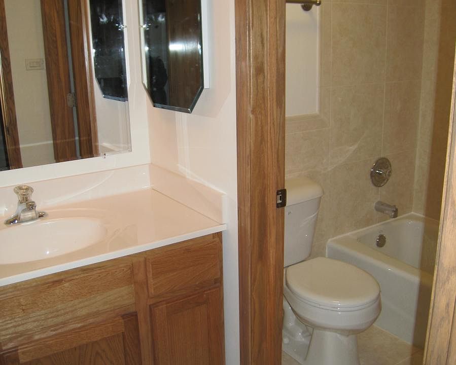 2nd image of 606 Carroll Sq APT 1W