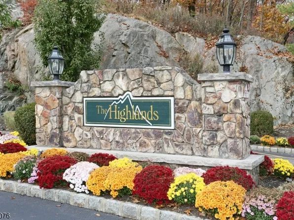 144 Mountainside Dr, Pompton Lakes Boro, NJ 07442