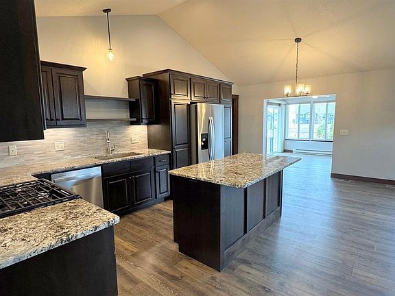 5th image of 303 Camelot Lane