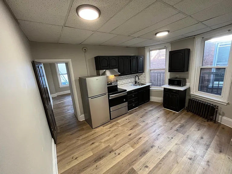 264 Forster St #2R — Photo 3