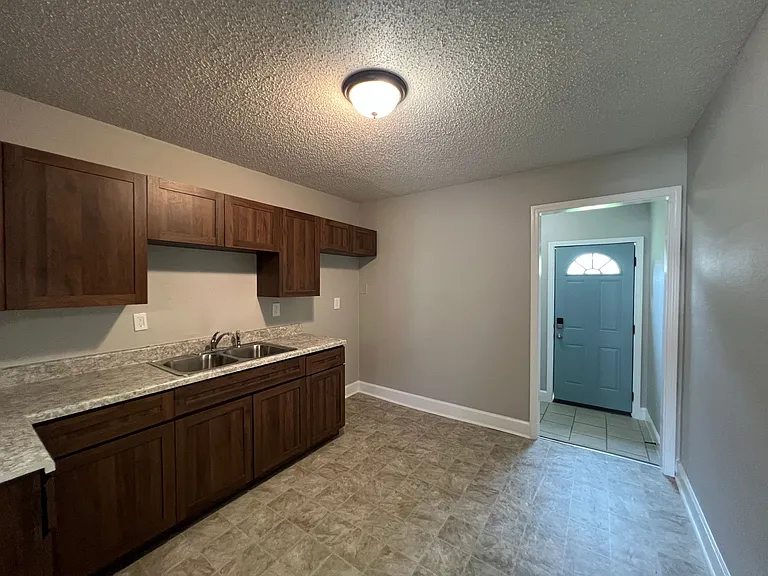 257 W Essex Ave — Photo 6