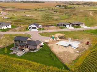 703 Turtle Creek Dr, Hartford, SD 57033