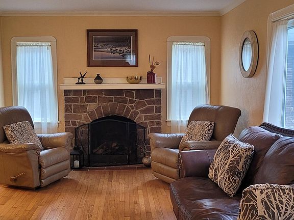 3rd image of 3848 Eliot Rd