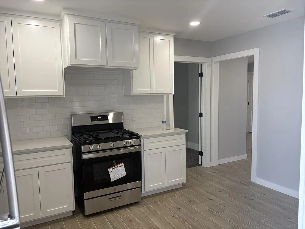 4 bed, 2.0 bath, 1600 sqft, $2,595 — Photo 3