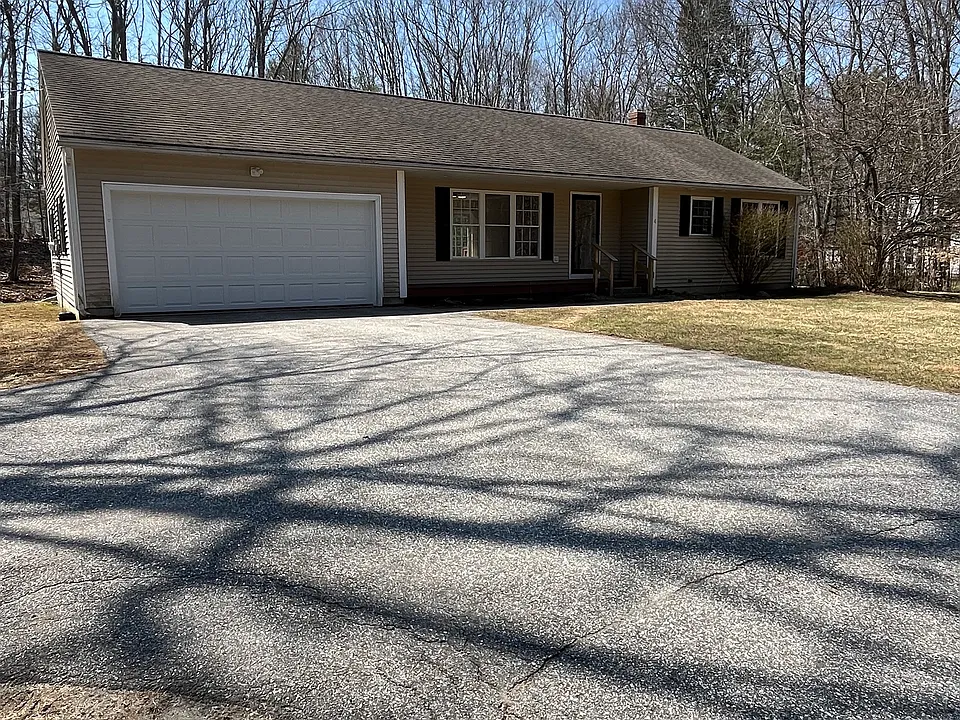 4 Briarwood Ln