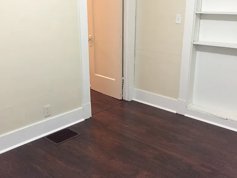 1608 S Walnut St — Photo 4