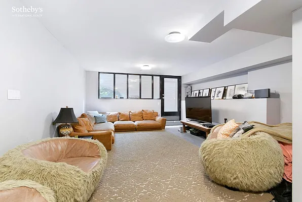 Rented by Sotheby's International Realty | media 16