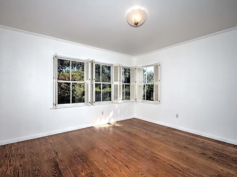 1612 Albemarle Way — Photo 3