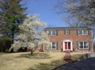 900 Tenlynn Ct, Saint Louis, MO 63124