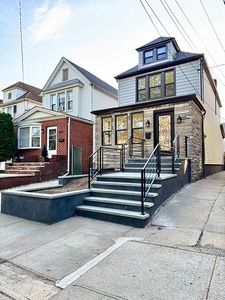 8831 69th Ave, Flushing, NY, 11375
