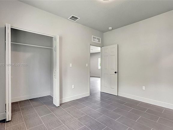 4th image of 707 NW 2nd Ter