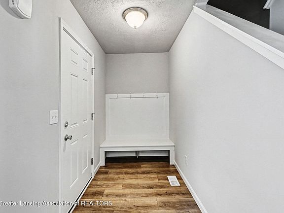3rd image of 2956 Moccasin Dr