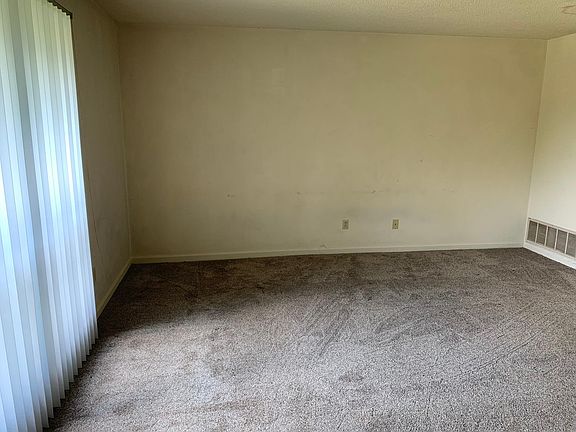 2nd image of 425 Cross Creek Rd APT C