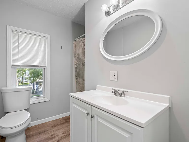 559 S Goodman St — Photo 17
