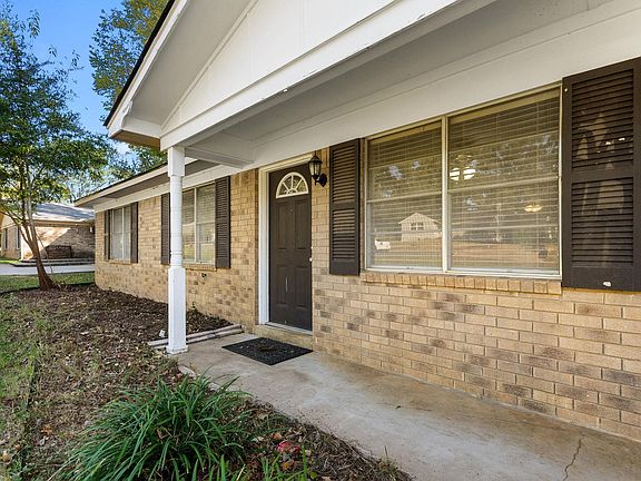 3rd image of 1006 Bazzell Dr
