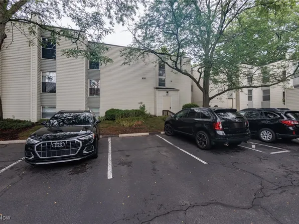 1625 Cedarwood Dr APT 218, Westlake, OH 44145