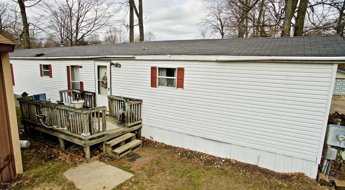 4045 E Shore Dr photo 1