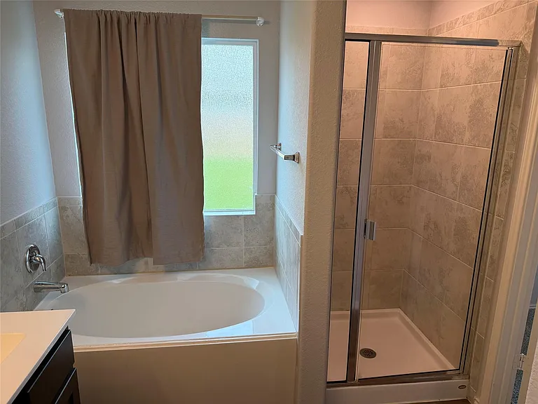 100 Granville Ct — Photo 10