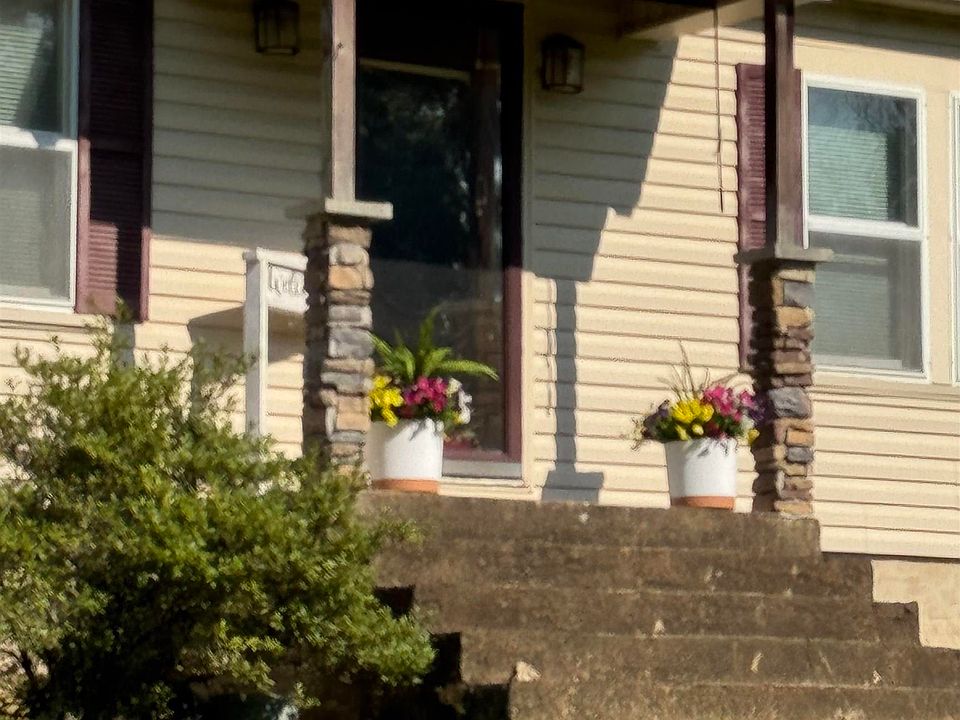2nd image of 8601 Bradford Trafford Rd