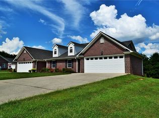 129 Royal View Dr UNIT 2B, Pinnacle, NC 27043