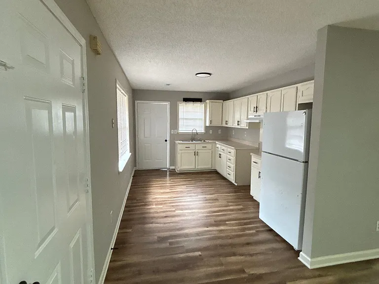 330 Main St #10 — Photo 15