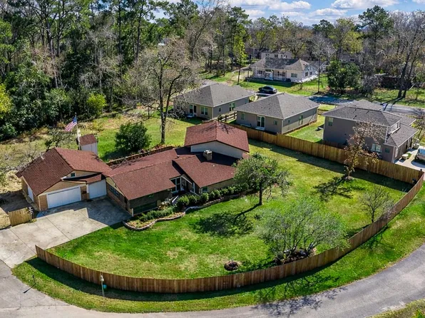 701 Saint Lawrence River Rd, Montgomery, TX 77316