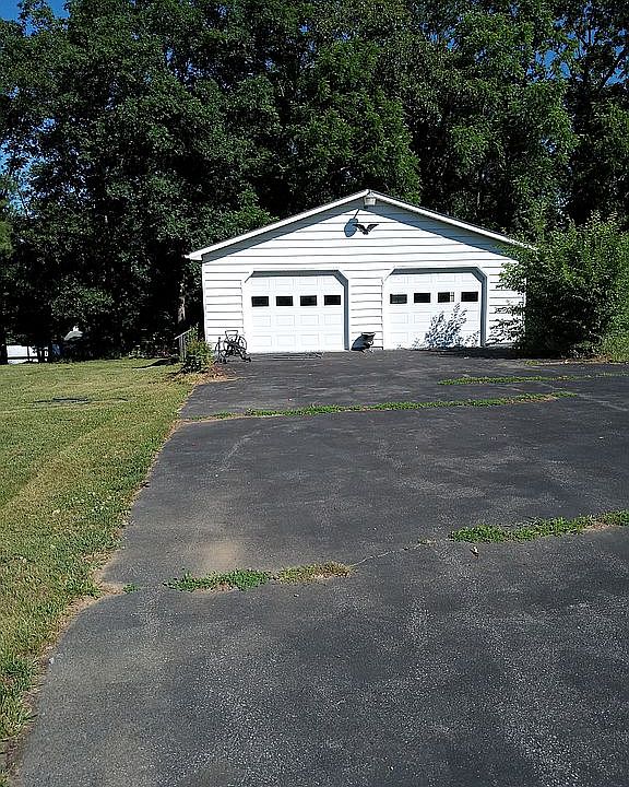 1st image of 114 Hill Crest Dr