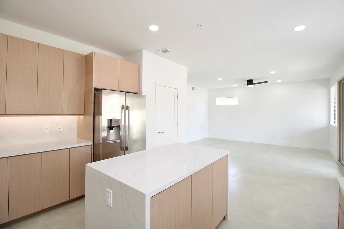 5 bed, 3.0 bath, 2442 sqft, $4,900 — Photo 4