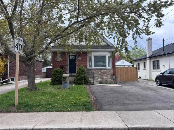 122 Queensdale Ave E, Hamilton, ON L9A 1K3