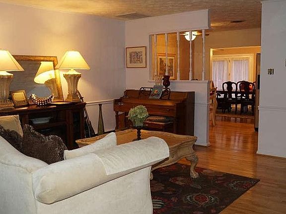 Living Rm Pic 2