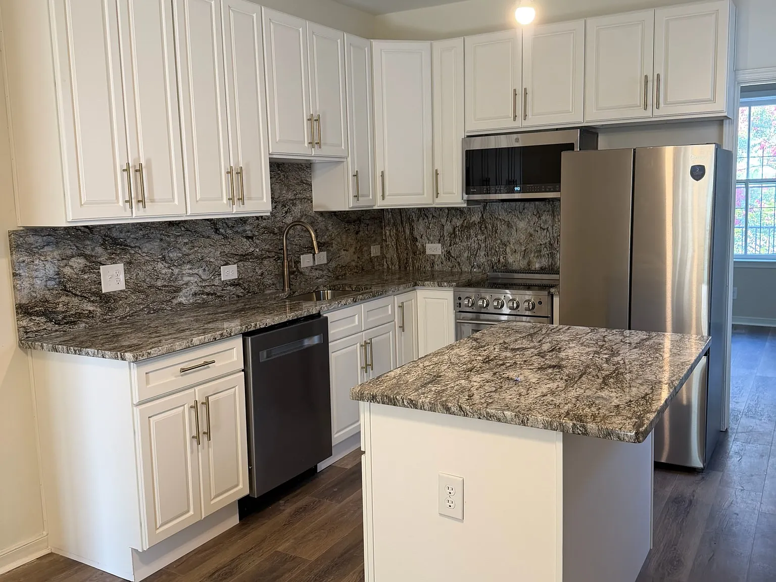 2 bed, 770 sqft, $1,895 — Photo 3