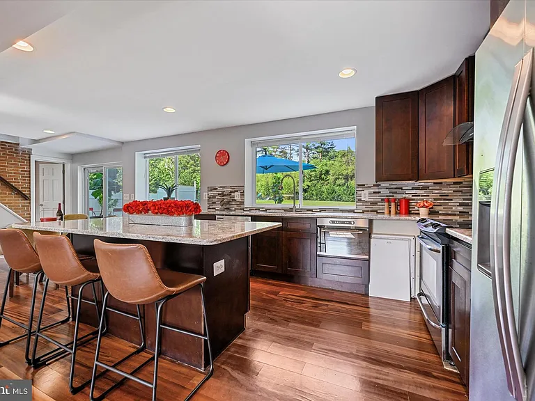 10533 Stevenson Rd — Photo 16