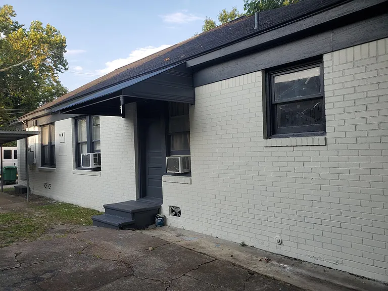905 McIntosh St — Photo 4